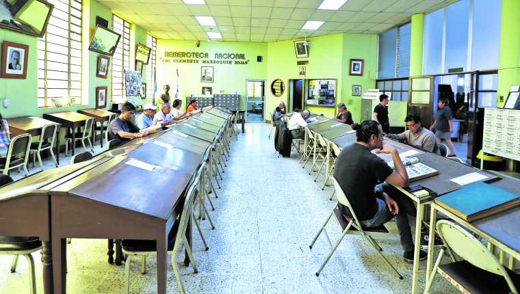 Así lucía la sala de lectura antes de la pandemia y se espera poder volver a recibir a estudiantes e investigadores después de la emergencia sanitaria. Foto Prensa Libre: Hemeroteca PL.