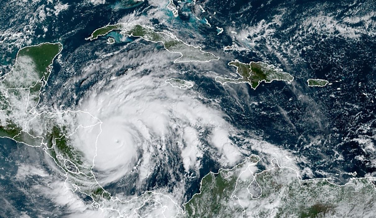 Trayectoria del huracán Iota hacia Centroamérica. (Foto Prensa: AFP)