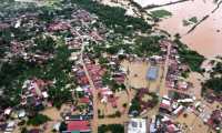 Pobladores de Morales, Izabal, afectados por las inundaciones que dejaron las tormentas Iota y Eta. (Foto Prensa Libre: Hemeroteca PL)