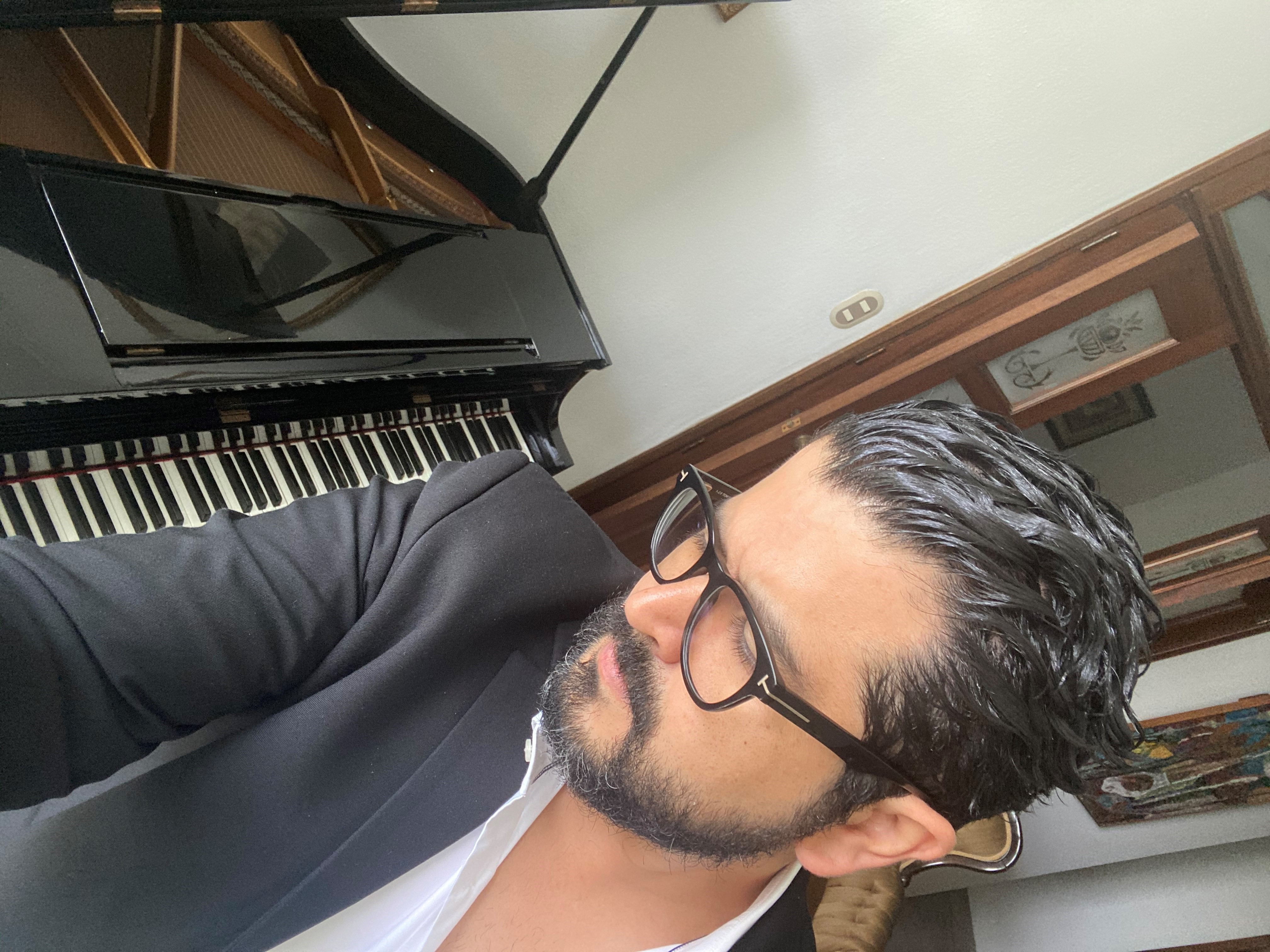 Dos guatemaltecos nominados por serie que trata sobre la pandemia