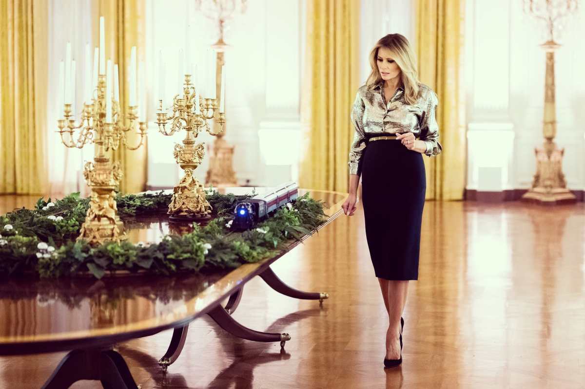 Melania Trump presenta la decoración navideña de la Casa Blanca y revive la polémica de sus comentarios sobre la Navidad