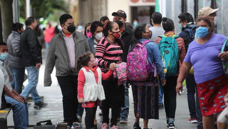 Frente frío afecta  Guatemala y las autoridades piden a la población que se abrigue. (Foto Prensa Libre: Érick Ávila)