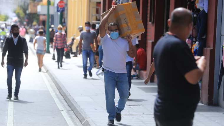 El IVA doméstico que registra el consumo mejoró su recaudación en parte por los programas sociales por el covid-19. (Foto Prensa Libre: Hemeroteca) 