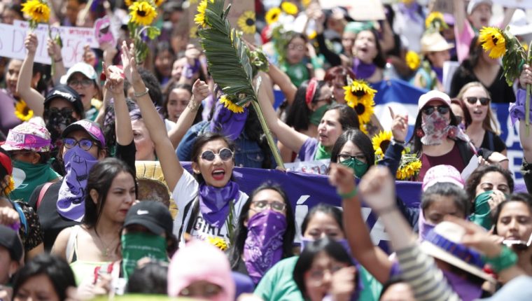 Las mujeres se han manifestado en varias ciudades del mundo para pedir que cese la violencia contra ese sector de la población. (Foto Prensa Libre: Hemeroteca PL)