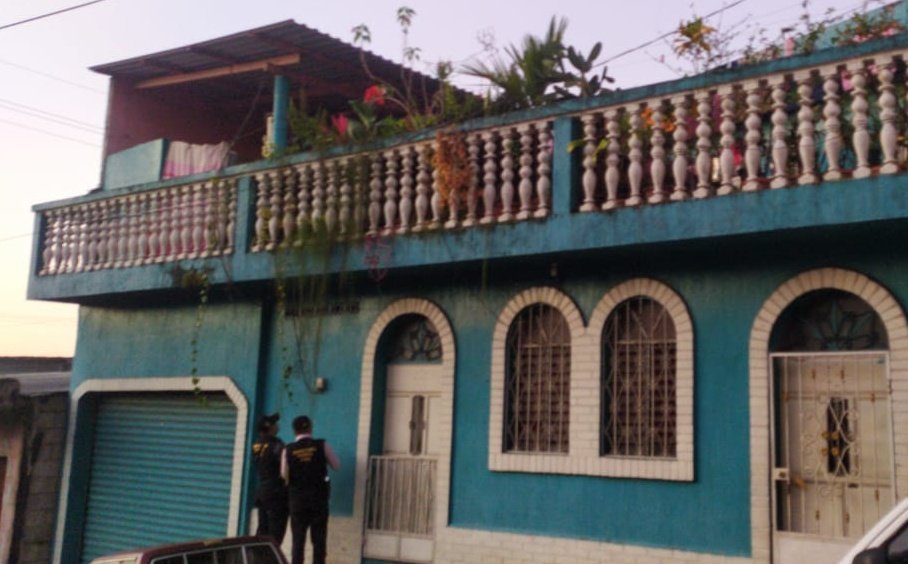 El Ministerio Público y la Policía Nacional Civil llevan a cabo allanamientos en varios puntos de la provincia. (Foto Prensa Libre: MP)