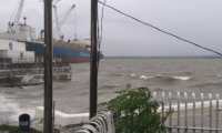 Viento fuerte en Puerto Barrios, Izabal, por la tormenta tropical Eta. (Foto Prensa Libre: Conred) 