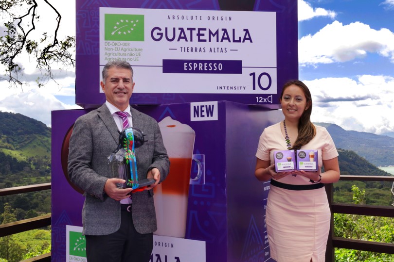 Directivos de Nescafé presentaron el nuevo Nescafé Dolce Gusto Origen Guatemala. Foto Prensa Libre: Cortesía.