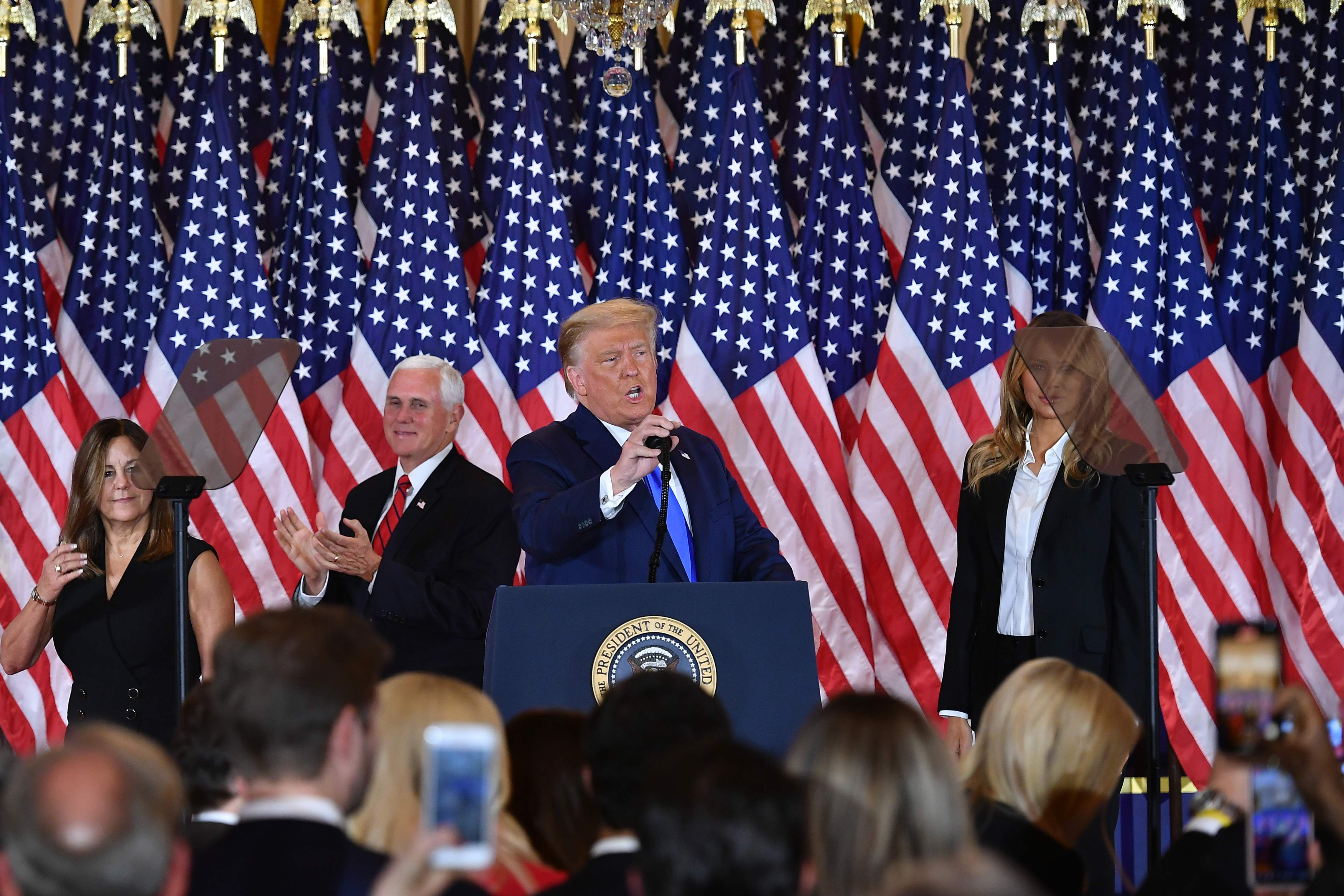 Donald Trump denuncia fraude ante los ventajosos resultados a favor en la elección del 3 de noviembre. (Foto Prensa Libre: AFP)