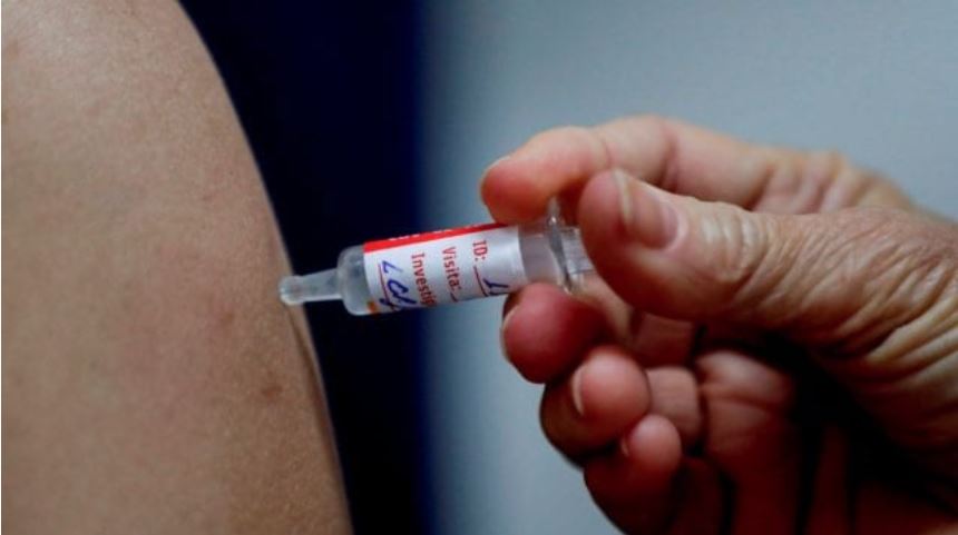 Brasil suspende pruebas de vacuna china contra Covid-19 por “efecto adverso”  