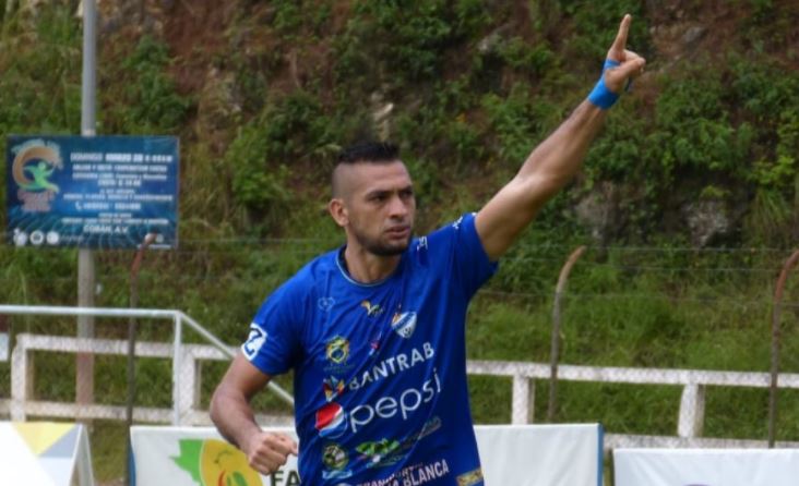 El goleador Lauro Cazal fue quien abrió el marcador en el juego en el que su equipo derrotó 2-1 a Malacateco. (Foto Prensa Libre: Cortesía Cobán Imperial)