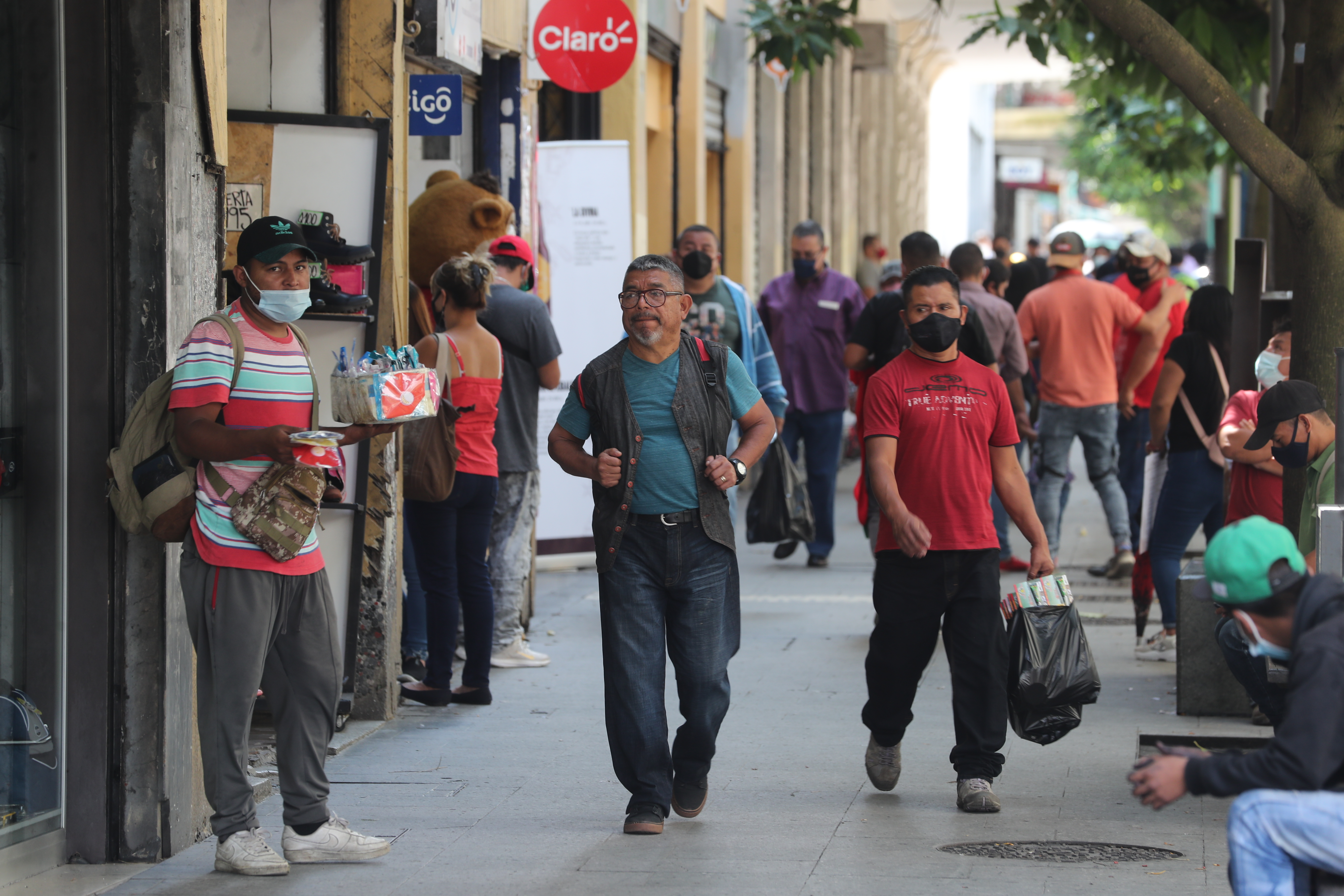 Pese a que en las últimas semanas los contagios de covid-19 han descendido en Guatemala, para las próximas semanas y hasta diciembre, se preve se den hasta 40 mil contagios más. (Foto Prensa Libre: Hemeroteca PL)