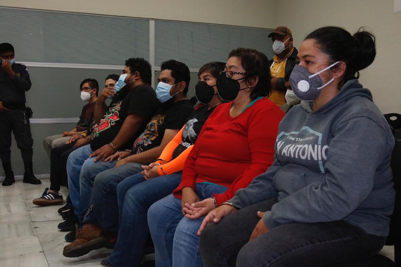 Personas acuden a la audiencia relacionada con los disturbios del sábado 21 de noviembre. (Foto: Fernando Cabrera)