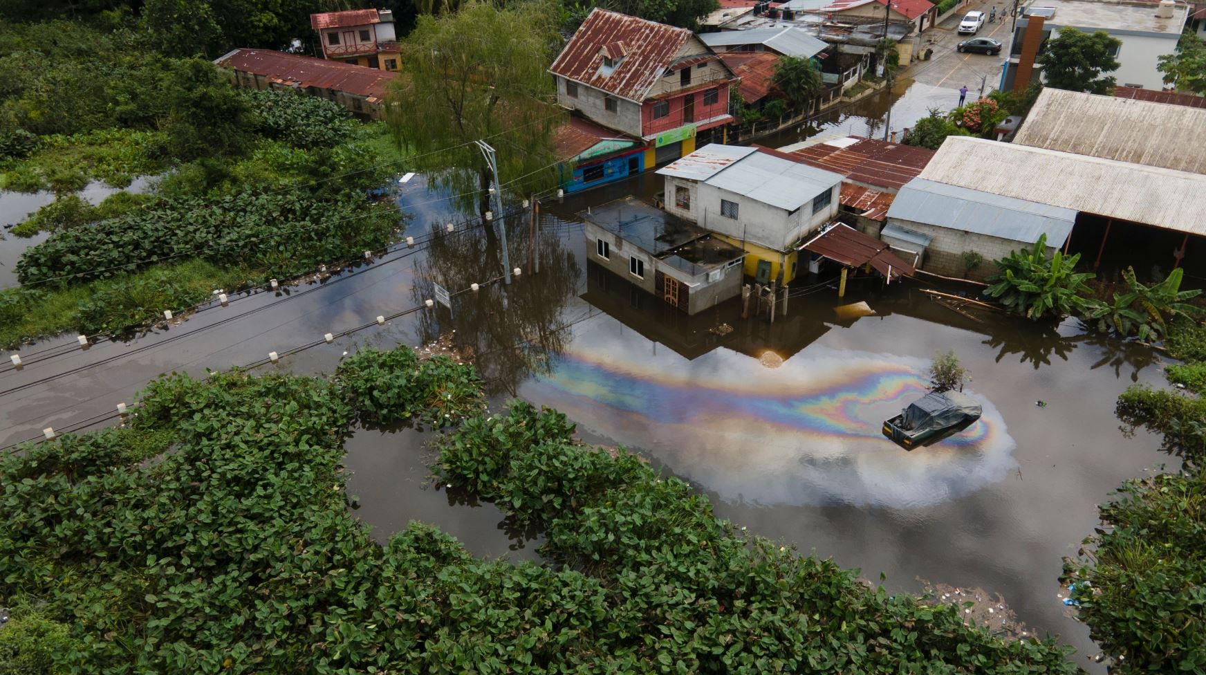 Vista de una área inundada en Morales, Izabal. La tormenta Eta dejó cuantiosas pérdidas materiales y humanas. (Foto: Hemeroteca PL)