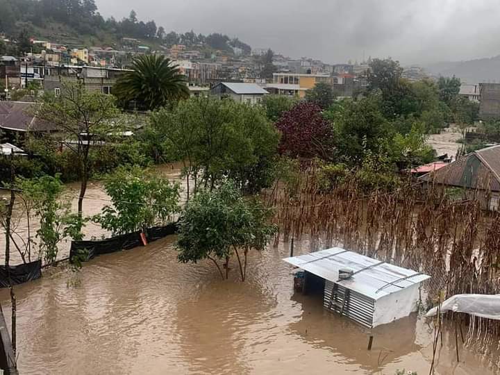 En total, ambas tormentas dejaron a 136 mil 616 familias afectadas en 120 municipios y 68 mil 539 hectáreas dañadas. (Foto Prensa Libre: Héctor Cordero)