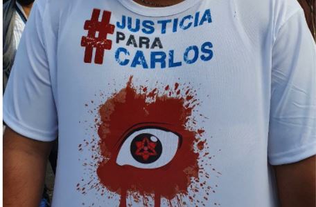 Los familiares de uno de los jóvenes que perdió un ojo por las agresiones en la manifestación del 21 de noviembre, piden justicia. (Foto Prensa Libre: La Red)