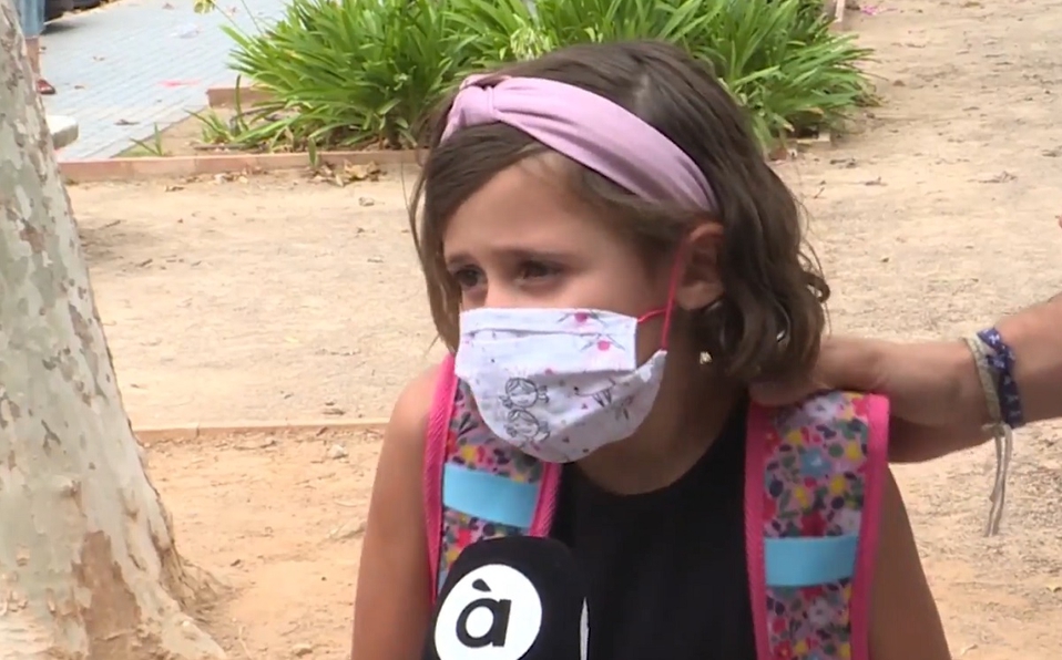 Niña española habla de la importancia de usar mascarilla. (Foto Prensa Libre: tomada de Milenio)