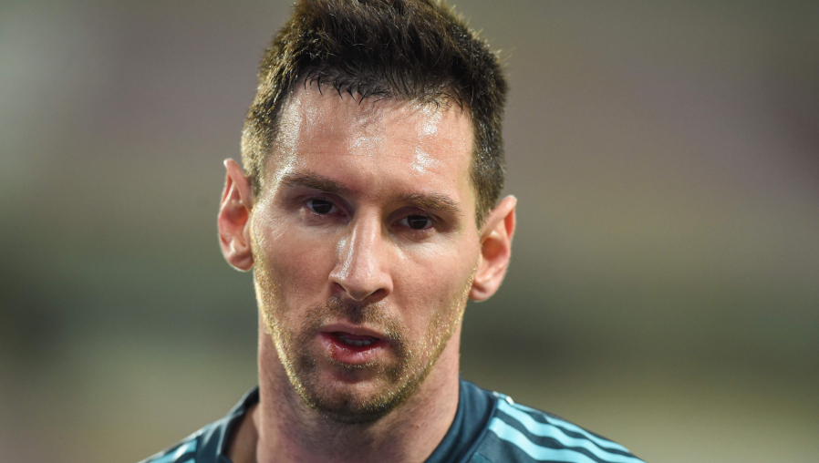 Messi explota al ser interrogado. (Foto Prensa Libre: AFP)