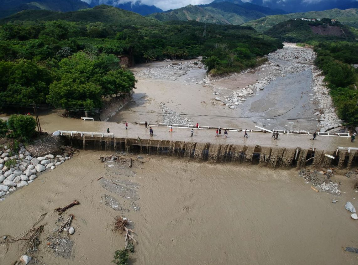 Puente Jones, Río Hondo, Zacapa, afectado por las lluvias ocasionadas por Eta. (Foto Prensa Libre: Carlos Hernández)