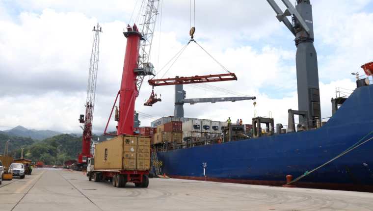 Por carga contenedorizada se han transportado 8.4 millones de toneladas, (Foto Prensa Libre: Hemeroteca)