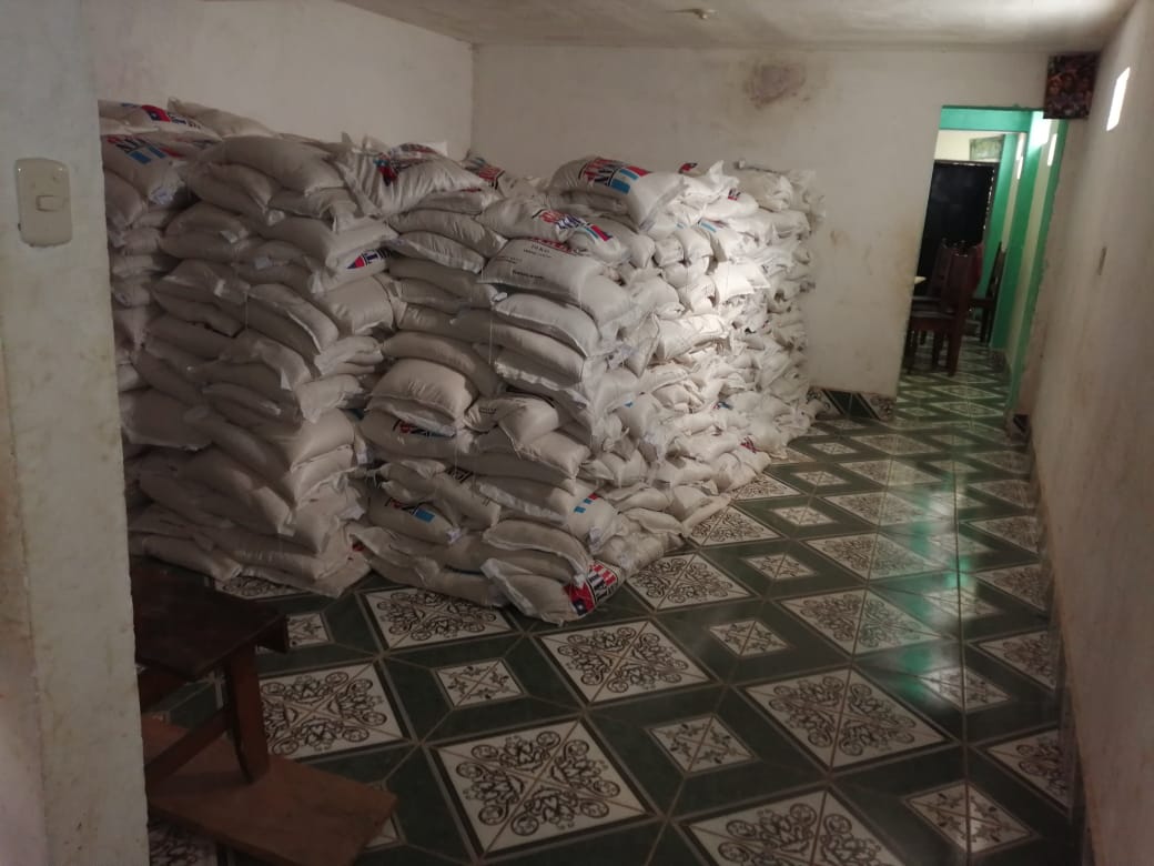 Parte de los mil sacos de arroz decomisados por la Fiscalía contra la Corrupción. (Foto: PNC)