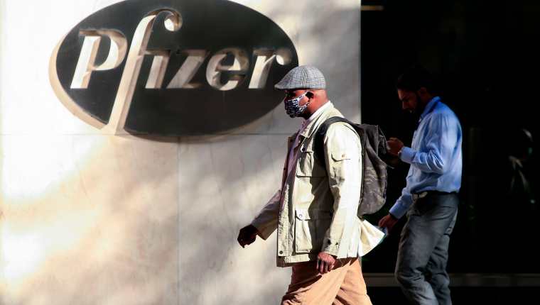 La vacuna de Pfizer, un prometedor anuncio con muchas preguntas abiertas. (Foto Prensa Libre: AFP)