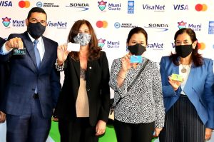 La alianza entre VisaNet y la Municipalidad de Guatemala permite que los usuarios puedan hacer el pago del servicio de transporte por medio de sus tarjetas de débito o crédito. Foto Prensa Libre: Cortesía