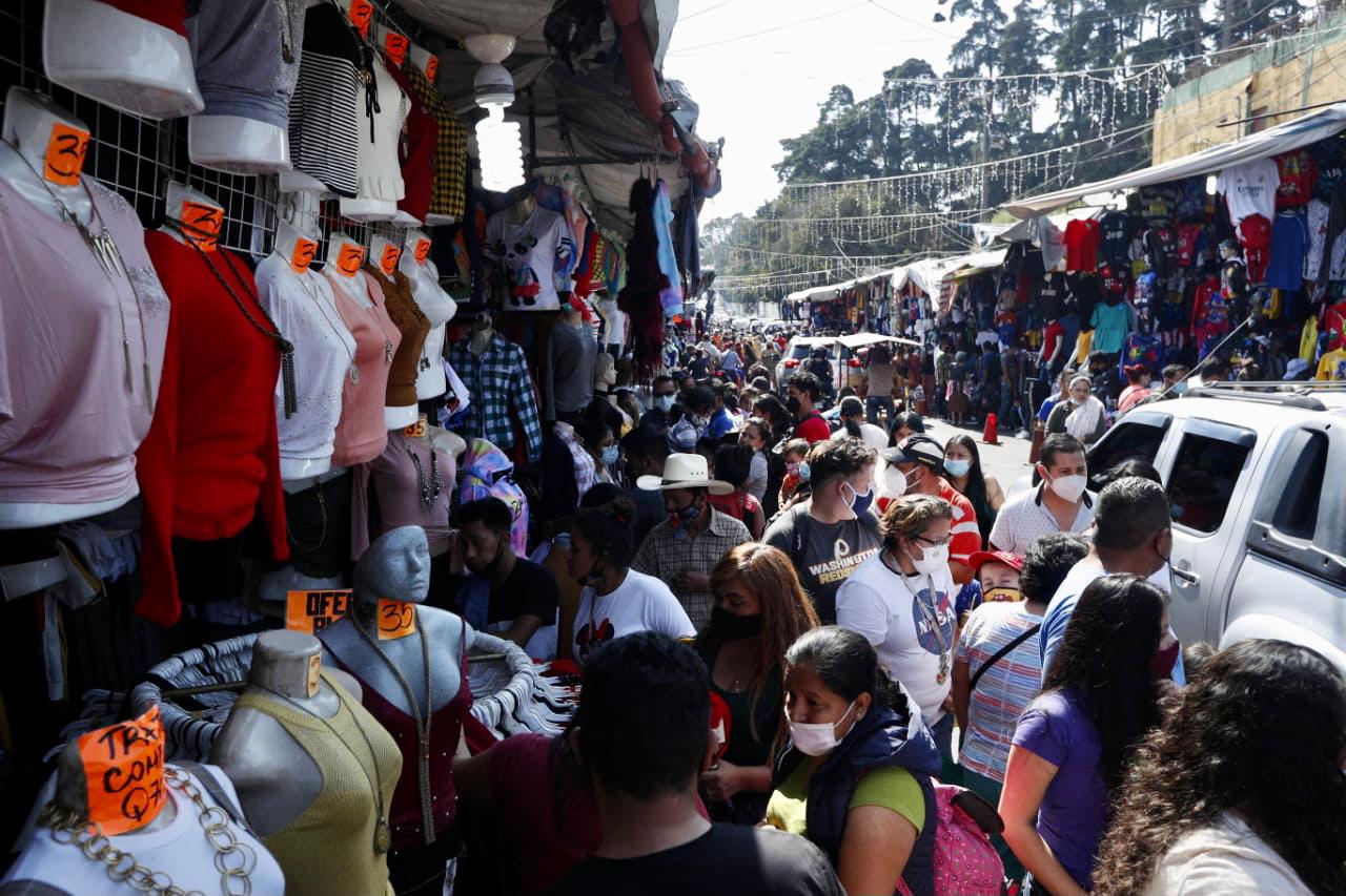 Autoridades advierten de una "peligrosa" segunda ola de contagios en el país. (Foto: Prensa Libre)