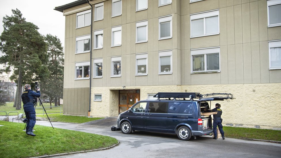 La policía sueca está investigando el caso, en un barrio del sur de Estocolmo. (Foto Prensa Libre: EPA)