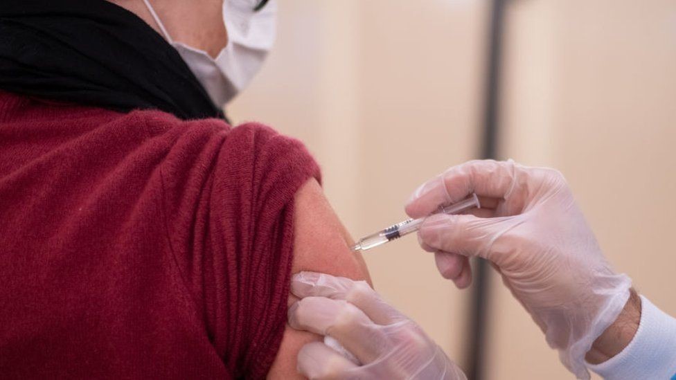 Coronavirus: ¿deberían ser obligatorias las vacunas contra el covid-19?