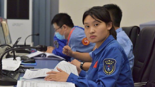 Zhou fue la comandante más joven en la misión de exploración lunar Chang'e-5. (CCTV)

