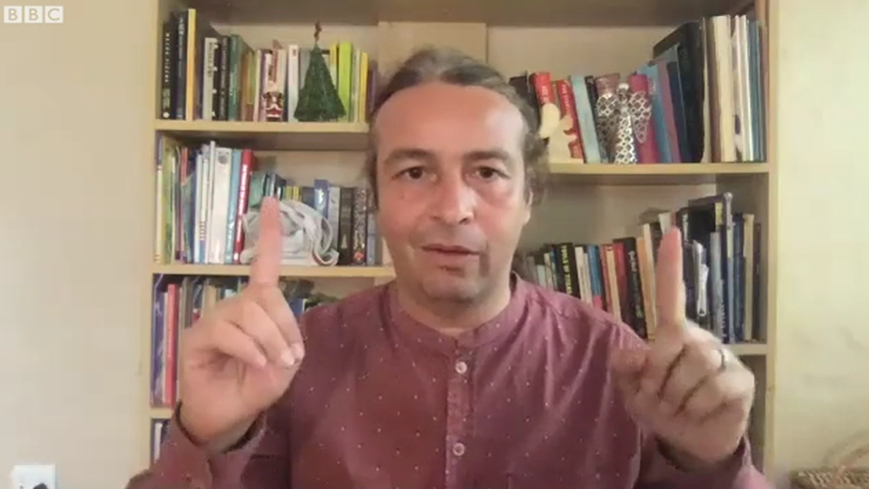 Oliveira trabaja en el laboratorio Krisp en Sudáfrica. (Foto Prensa Libre: BBC)