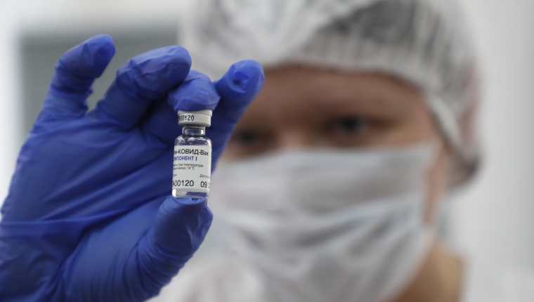 Rusia desarrolló la vacuna Sputnik V contra el coronavirus. 
(Foto Prensa Libre. EFE)