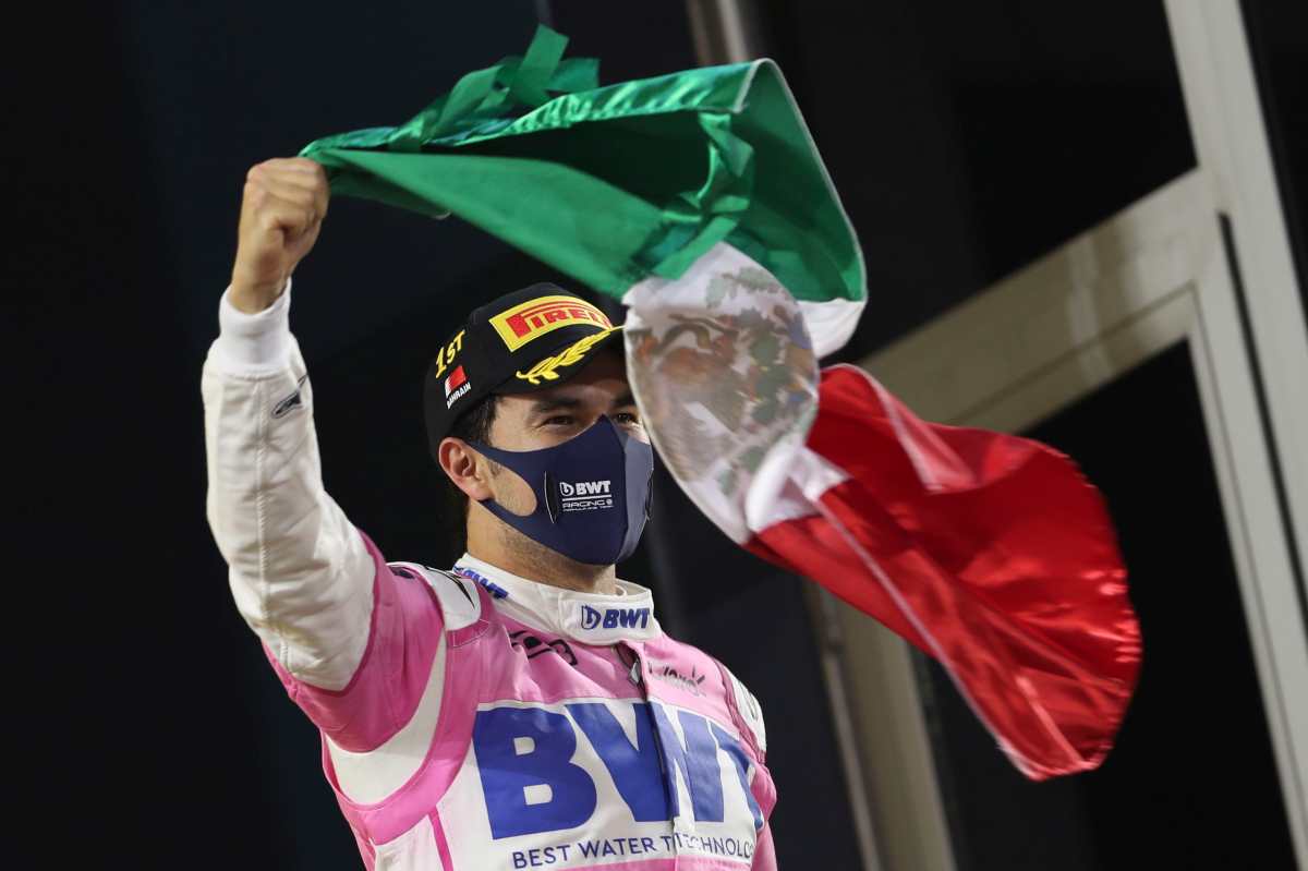 El corredor mexicano Sergio Pérez ganó por primera vez una carrera en la Fórmula 1 y lo hizo en el Gran Premio de Sahkir. (Foto Prensa Libre: EFE)