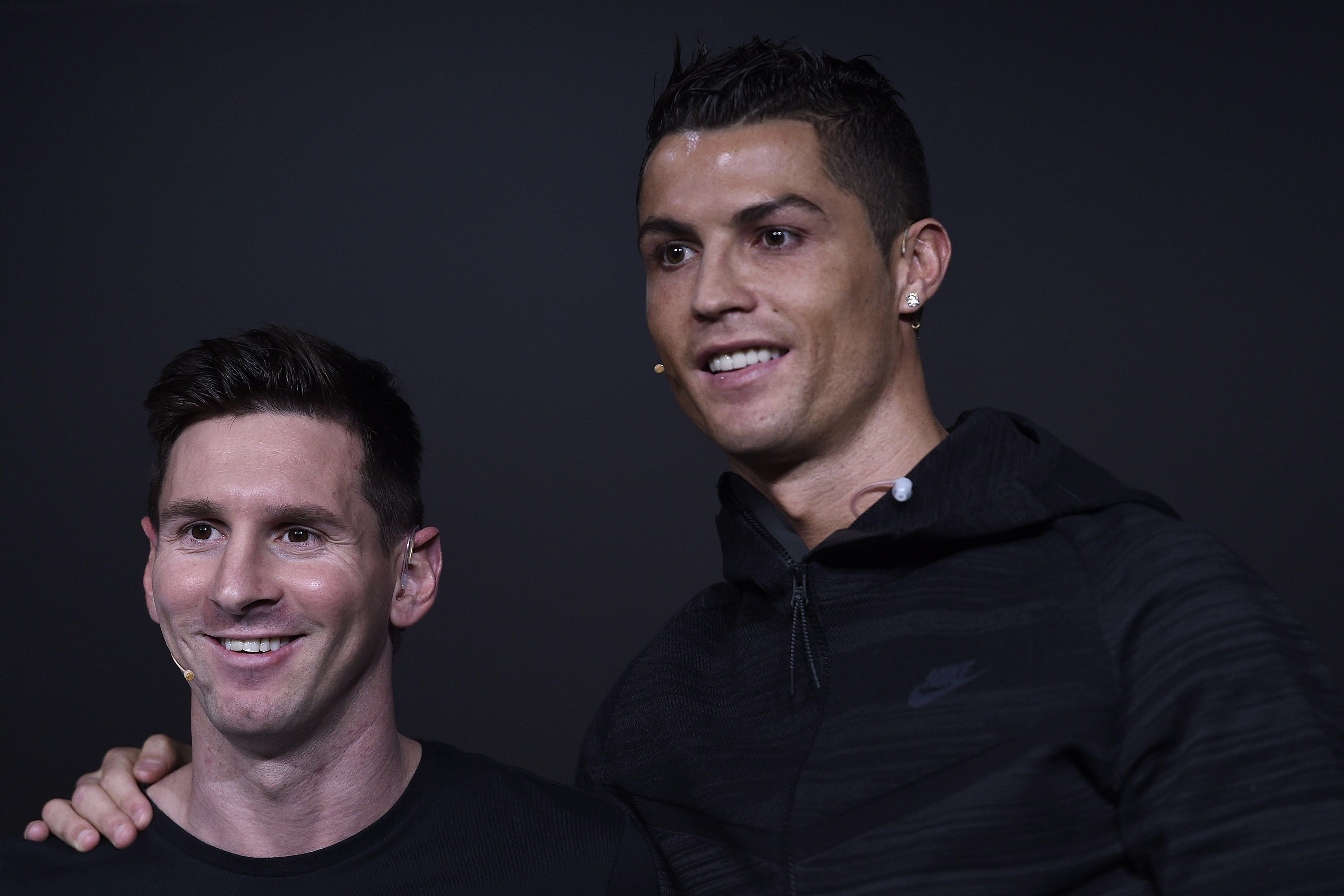 Zurich (Switzerland Schweiz Suisse).- (FILE) Argentina's Lionel Messi (L) and Portugal's Cristiano Ronaldo, two of the nominees for the FIFA Ballon d'Or 2015 award, attend a press conference prior to the FIFA Ballon d'Or awarding ceremony at the Kongresshaus in Zurich, Switzerland, 11 January 2016 (re-issued on 17 December 2020). Polish striker Robert Lewandowski has been named The Best FIFA Men's Player during the virtual Best FIFA Football Awards 2020 on 17 December 2020, ahead of Argentina's Lionel Messi and Portugal's Cristiano Ronaldo. (Suiza) EFE/EPA/VALERIANO DI DOMENICO *** Local Caption *** 52517239