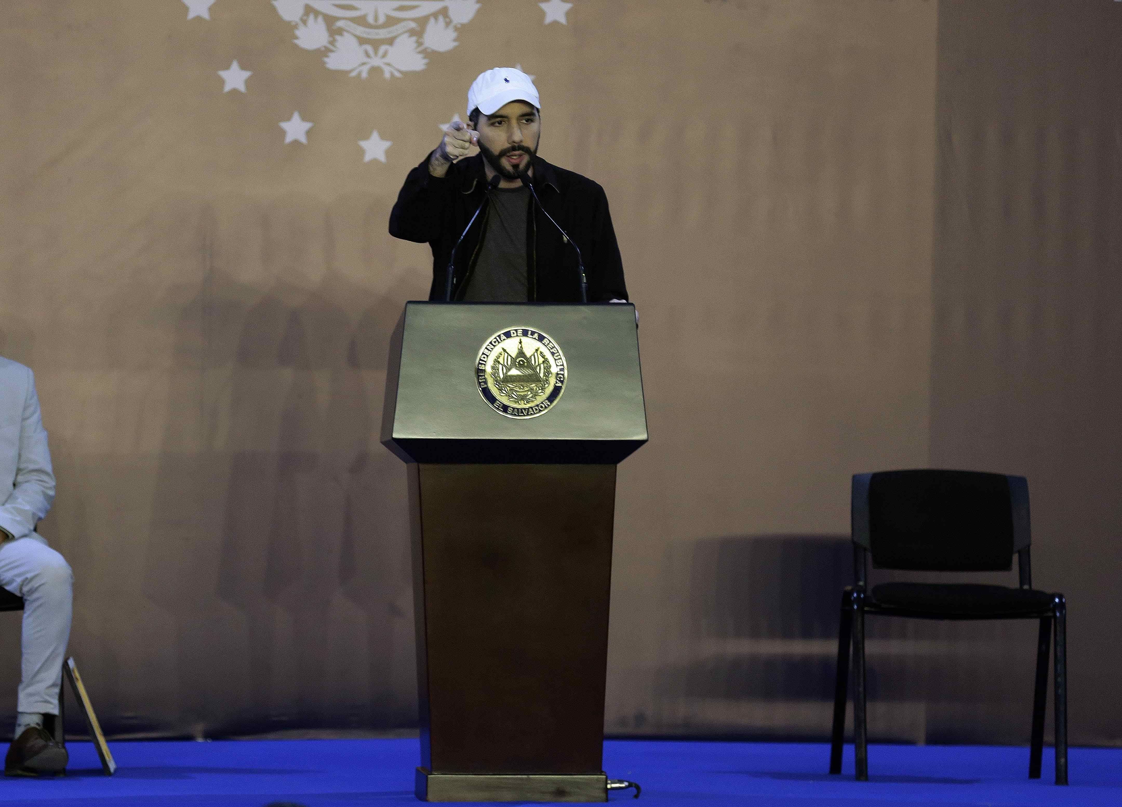 El presidente de El Salvador, Nayib Bukele, pidió a los salvadoreños que se encuentran en Europa que regresen a su país. (Foto Prensa Libre: EFE)