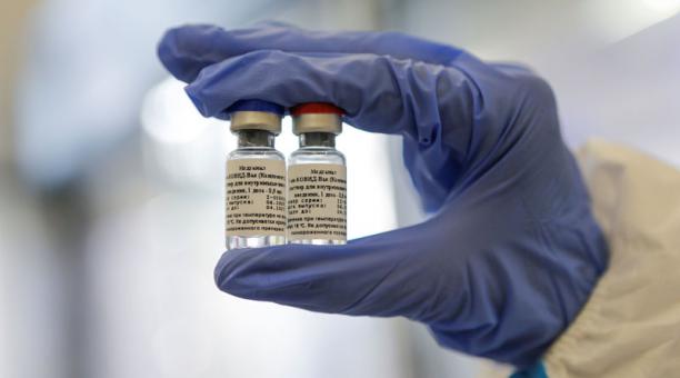 EE. UU. ayudará a otros países a obtener la vacuna contra el coronavirus, pero después de que esa nación se abastezca. (Foto Prensa Libre: AFP)