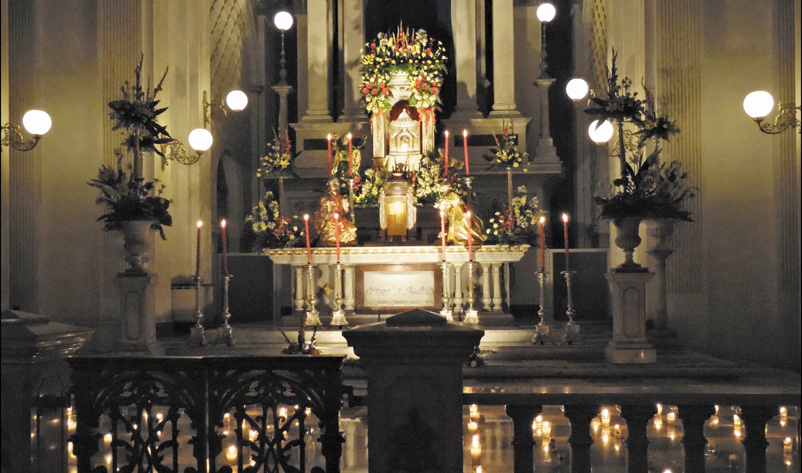 Los fieles católicos adoran a Jesús Sacramentado durante el Jubileo Circular. (Foto Prensa Libre: Hemeroteca PL)