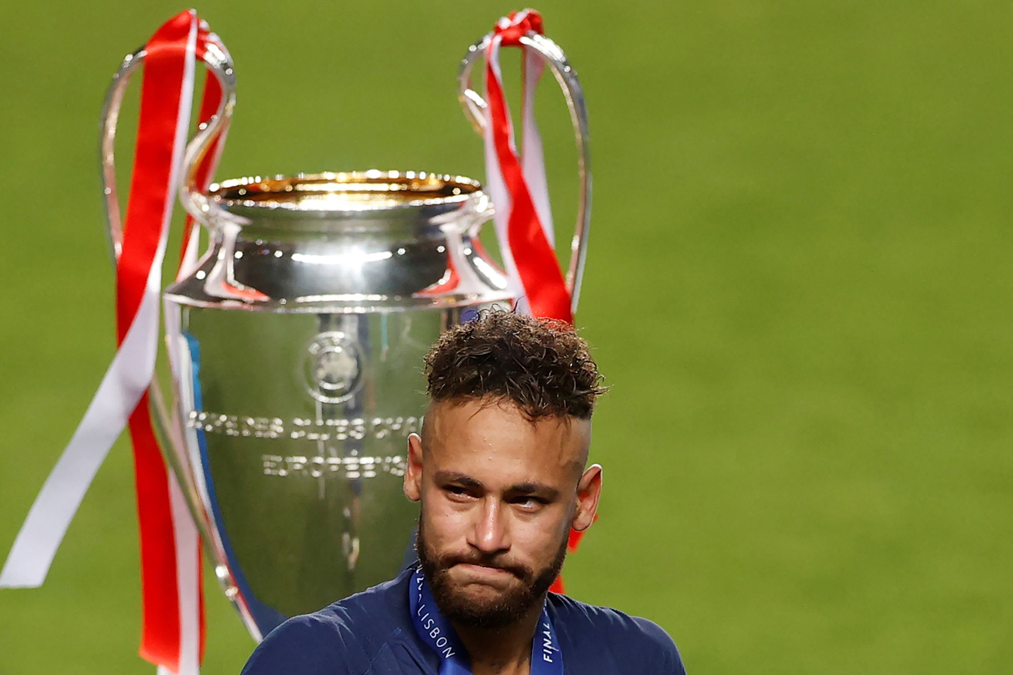 El contrato de Neymar con el PSG podría no renovarse y eso abre muchas oportunidades para el brasileño, incluyendo una en el FC Barcelona. (Foto Prensa Libre: AFP)