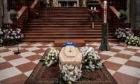 This picture taken on December 12, 2020 shows the coffin of former Italy's football player Paolo Rossi  during his funeral in the Santa Maria Annunciata Cathedral in Vicenza, northeastern Italy. - Former Italy's football player Paolo Rossi died on December 9, 2020 in Siena at the age of 64. (Photo by Marco Bertorello / AFP)
