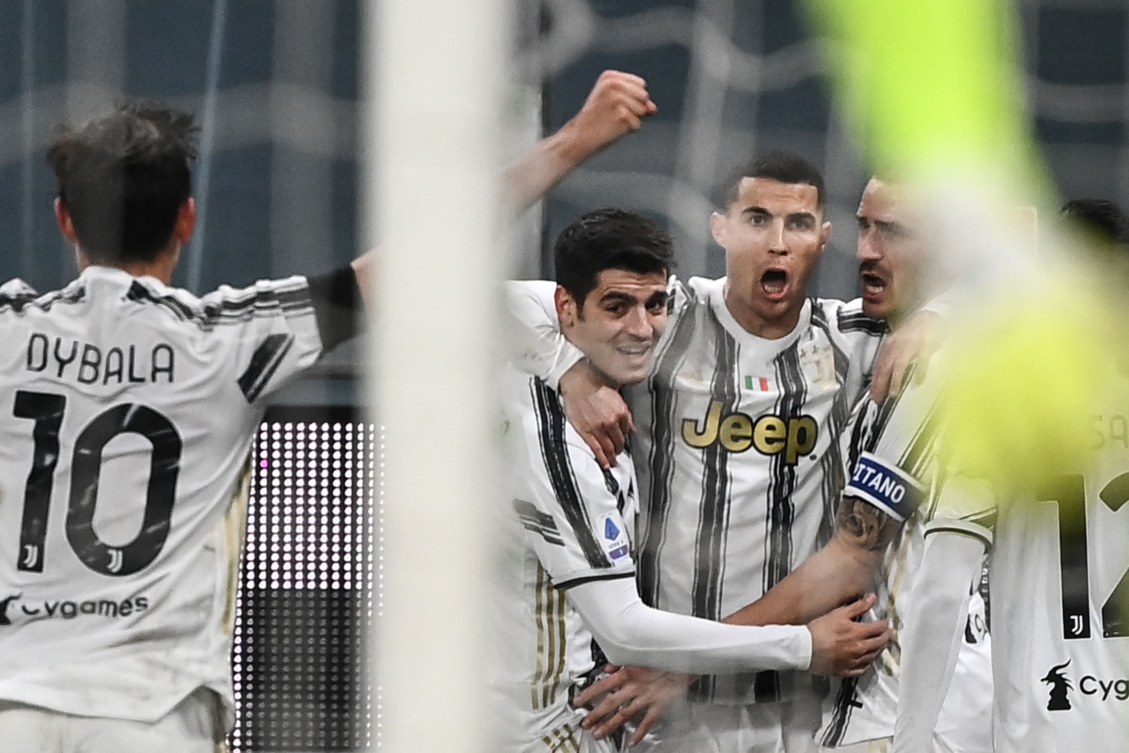 Cristiano Ronaldo anotó dos goles en su juego número 100 con la Juventus. (Foto Prensa Libre: AFP)