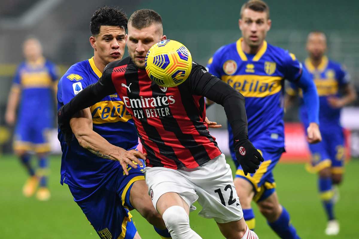 El líder AC Milan tropieza con un empate y sus perseguidores lo aprovechan