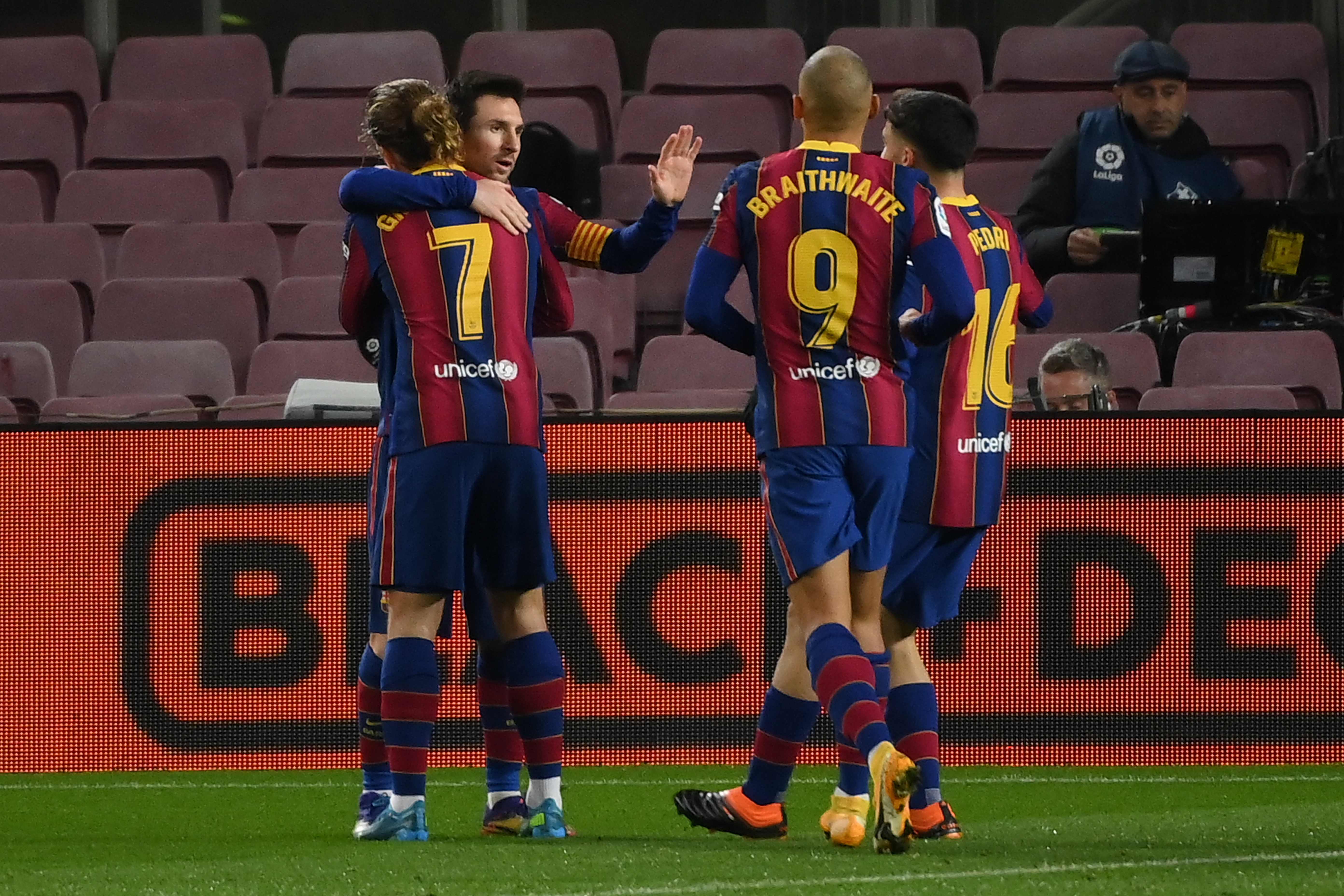Una anotación de Lionel Messi sirvió para que el Barcelona volviera a ganar tras dos derrotas consecutivas. (Foto Prensa Libre: AFP)