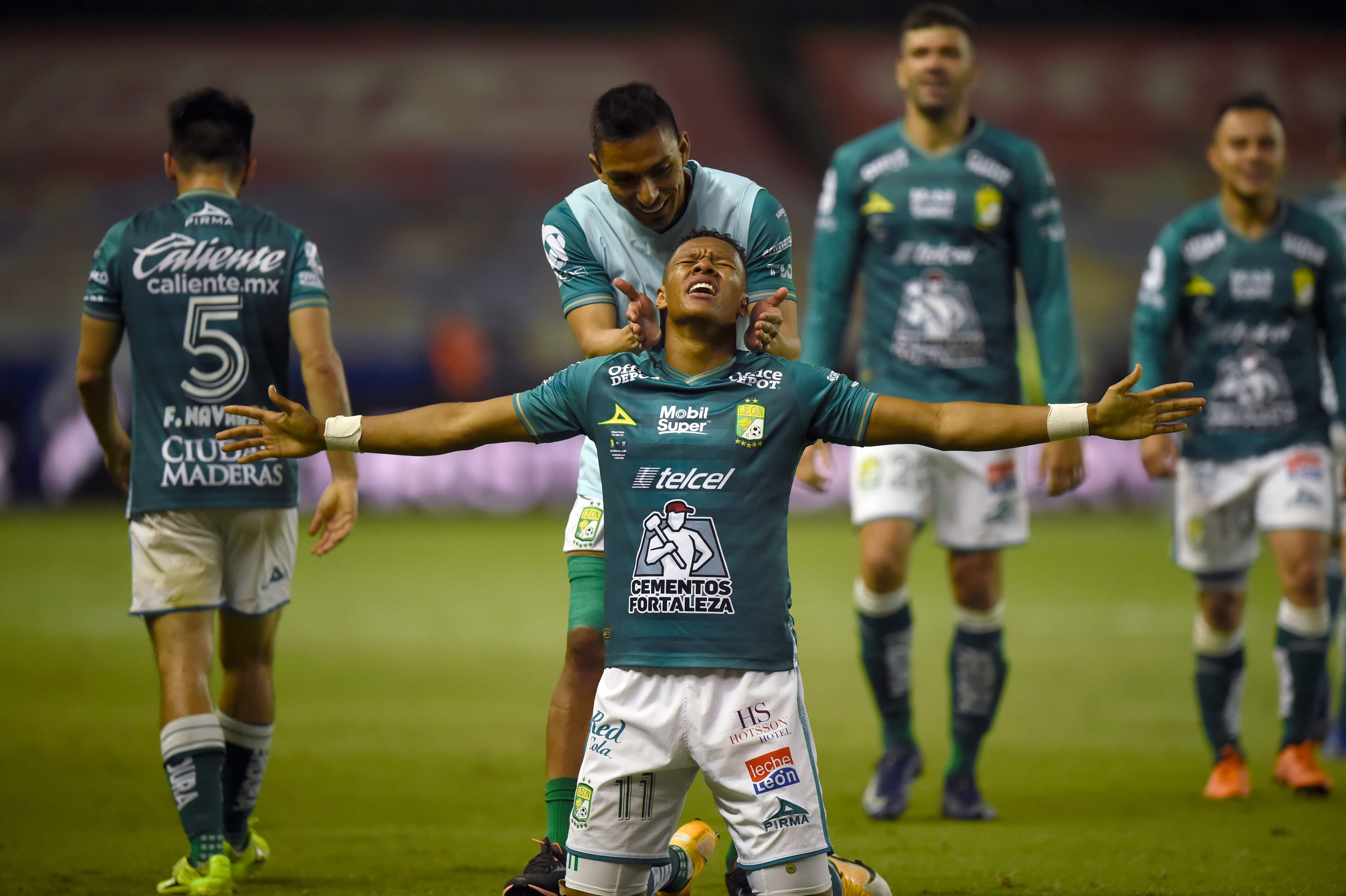 Yairo Moreno anotó el definitivo 2-0 con el que León derrotó a Pumas en el juego de vuelta de la final de la Liga MX y consiguió el campeonato del Torneo Guard1anes 2020. (Foto Prensa Libre: AFP)