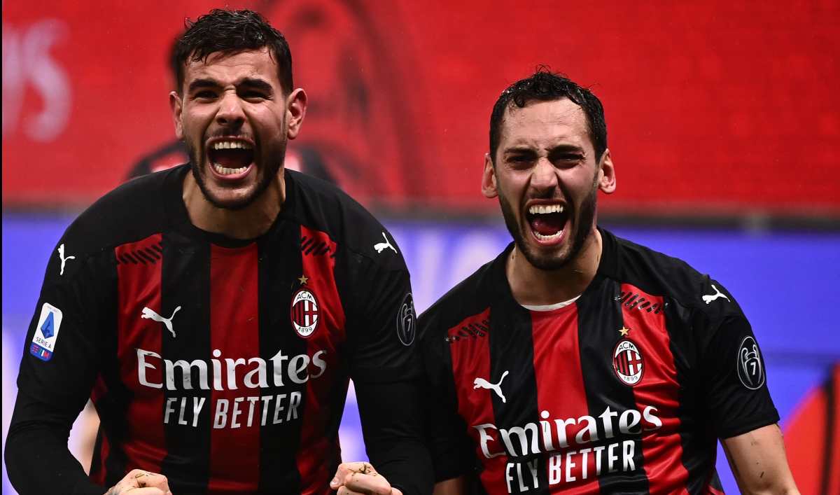 El Milan anuncia positivos al covid-19 de Theo Hernández y Calhanoglu