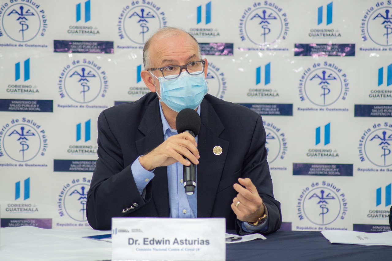 Edwin Asturias teme que los guatemaltecos no respeten las recomendaciones para evitar contagios de coronavirus durante las festividades de fin de año. (Foto Prensa Libre: Coprecovid)