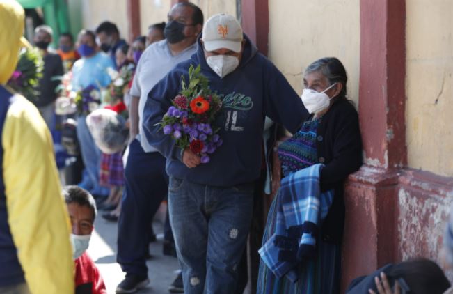 Guatemala supera los 4 mil decesos por el covid-19. (Foto Prensa Libre: Esbin García)
