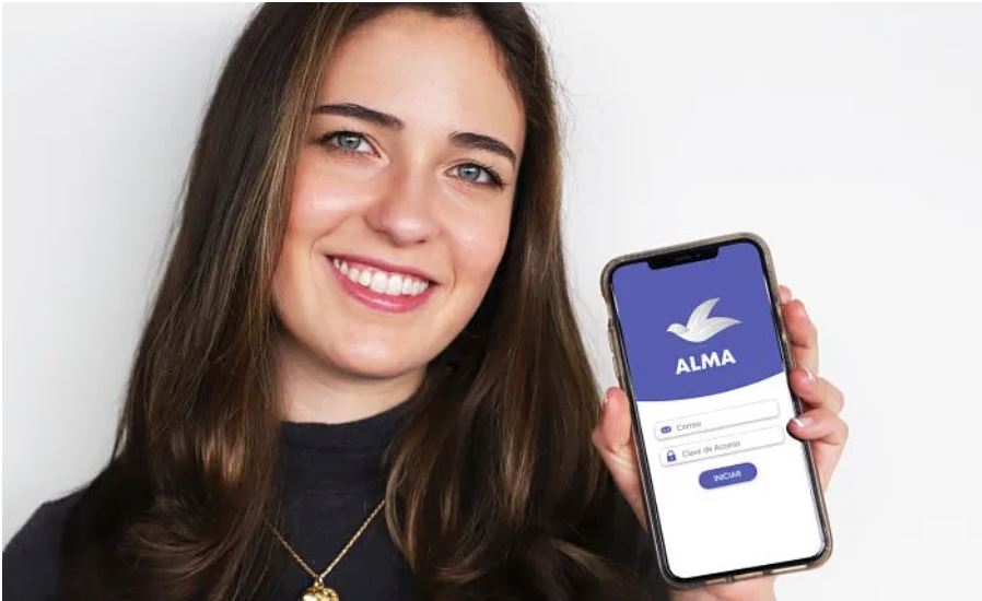 La médica Gabriela Asturias es destacada a nivel internacional por su aporte a la tecnología por medio de la co-creación de ALMA, un chatbot sobre covid-19. (Foto Prensa Libre: MIT Tecnology Review).
