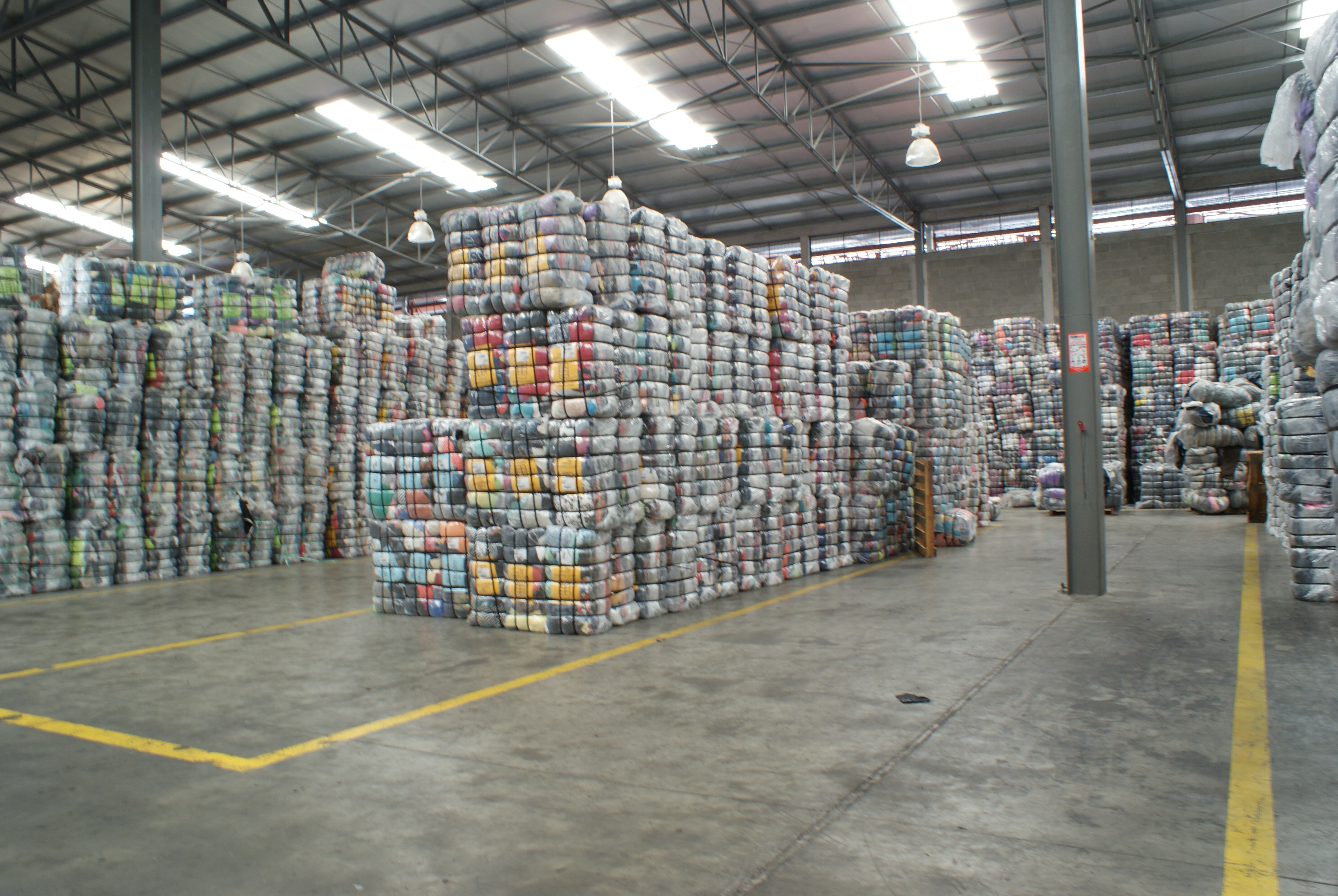 Tiendas Rosy es un concepto especializado en pacas. Las personas no obtendrán un bulto de ropa miscelánea. (Foto Prensa Libre: cortesía)