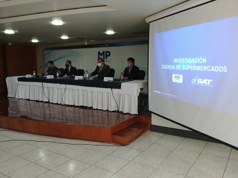 Autoridades informan de investigación contra cadena de supermercados. (Foto Prensa Libre: MP)