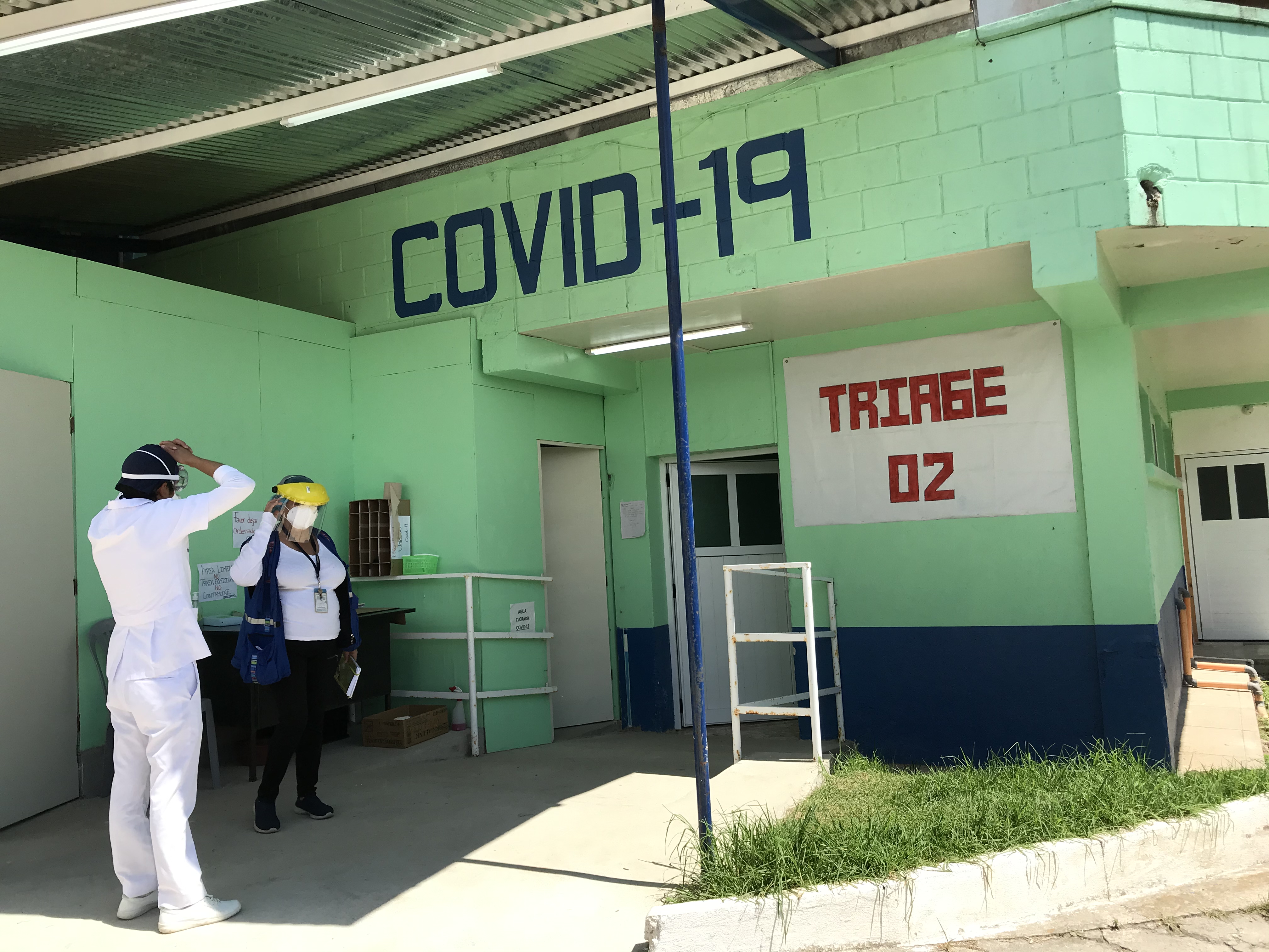 Ingreso del Hospital Nacional de Sololá, donde se hace frente a la pandemia de covid-19 con diversas limitaciones de personal médico, insumos y áreas de cuidados intensivos. (Foto Prensa Libre: Cortesía PDH)